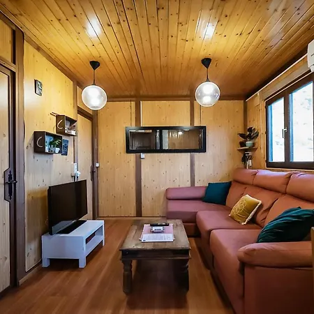 Casa Rural La Canadiense Log Cabin *